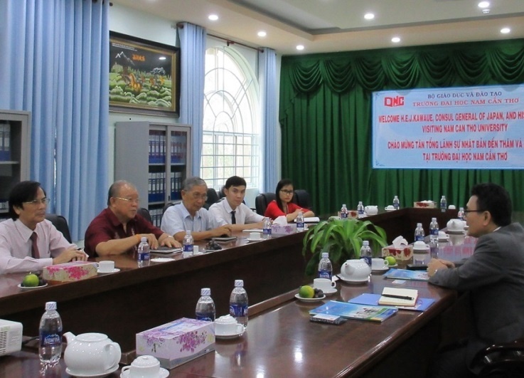 Trao đổi ý kiến với Giáo sư Võ Tòng Xuân – Hiệu trưởng trường Đại học Nam Cần Thơ