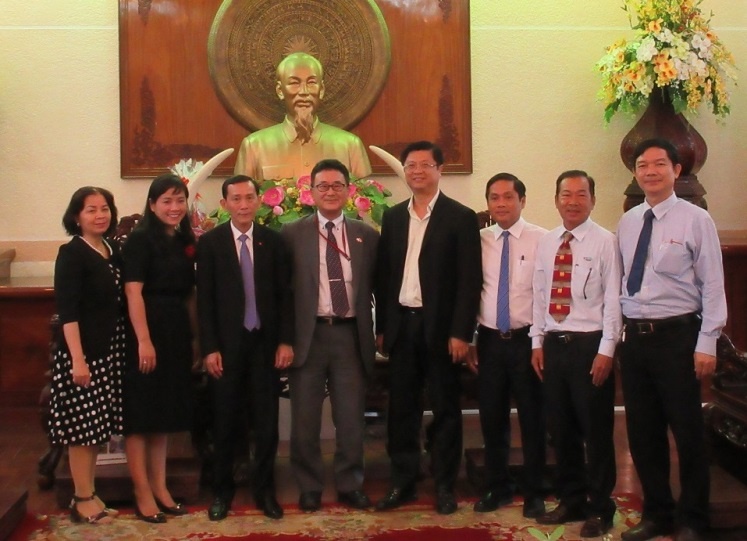 Tổng Lãnh sự Nhật Bản Kawaue và Chủ tịch UBND thành phố Cần Thơ Võ Thành Thống