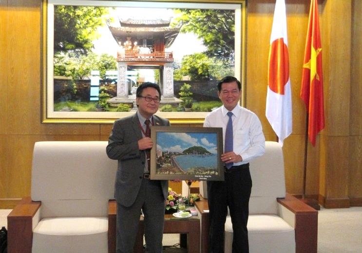 河上総領事とリン党委書記